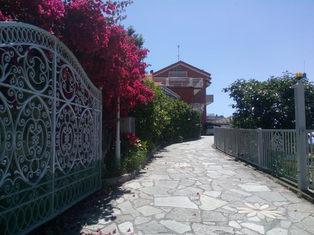 Agriturismo La Rocca Сан-Бартоломео-аль-Маре Экстерьер фото